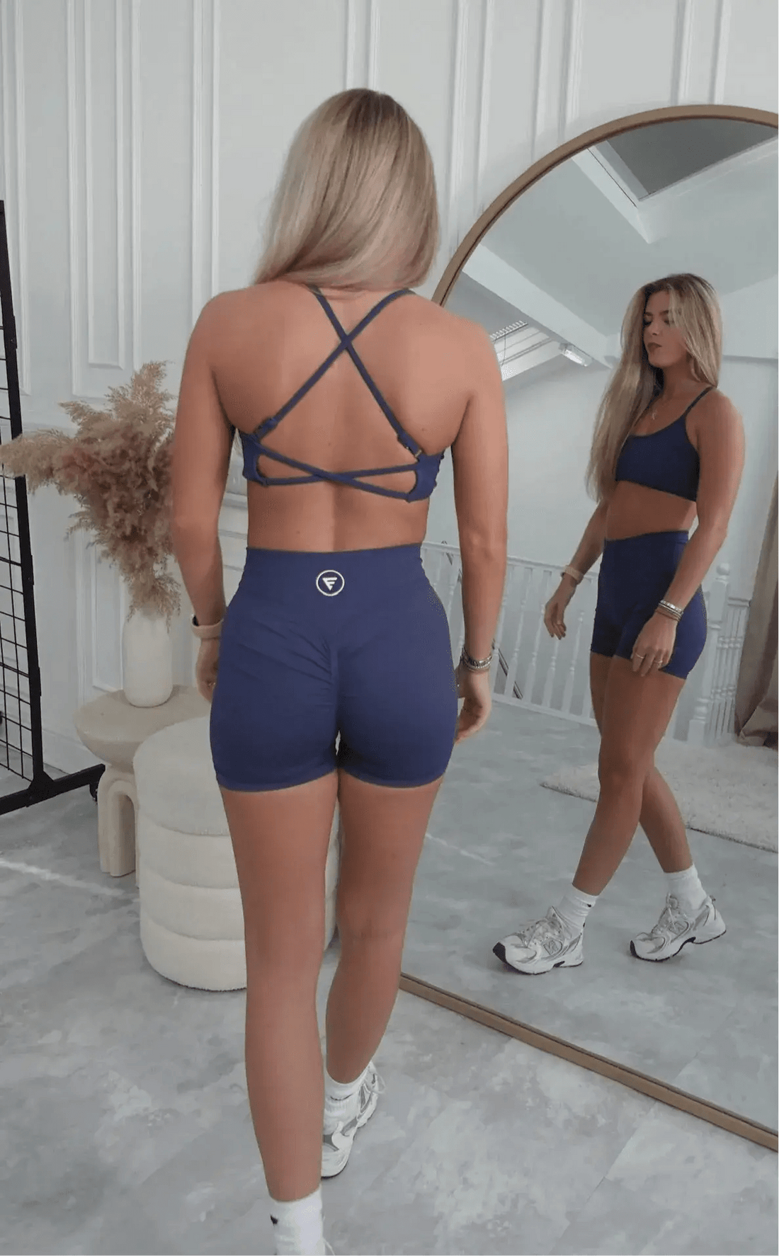 Hip Thrust vs Glute Bridges – Which is Better? - Elena Apparel